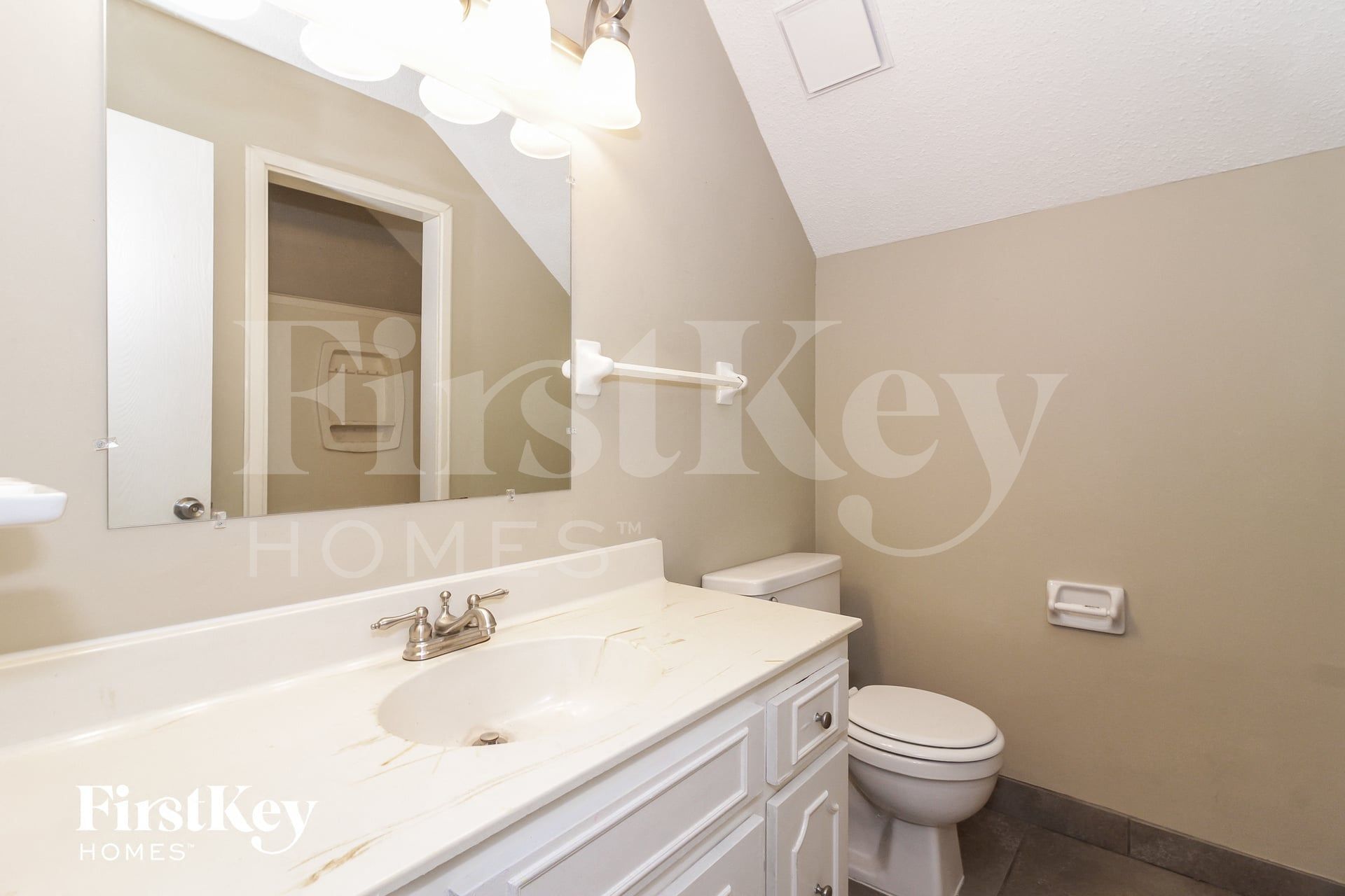Building Photo - 5979 Rosewind Cir W