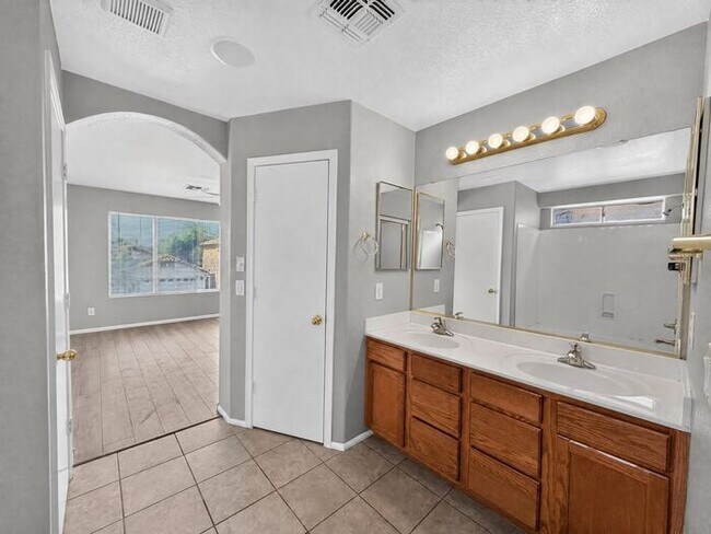 Building Photo - BEAUTIFUL 4 BDRM 2.5 BA HOME IN JOHNSON RANCH WITH GOLF COURSE AND 2 COMMUNITY POOLS