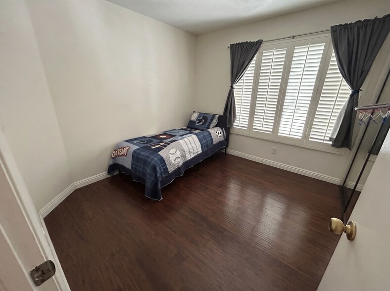 second bedroom - 116 Remington