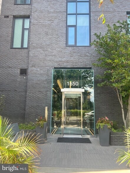 Building Photo - 1650 Silver Hill Dr