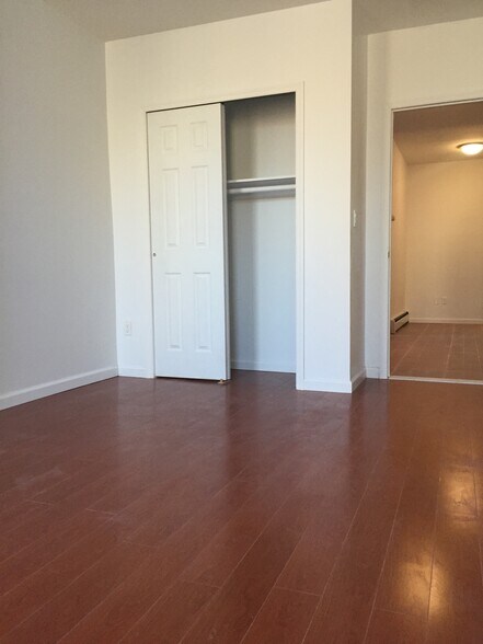 Building Photo - 2548 14th Pl