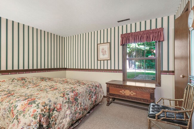 Building Photo - Beautiful 3BD/2.5BA Ranch in Park-like Setting