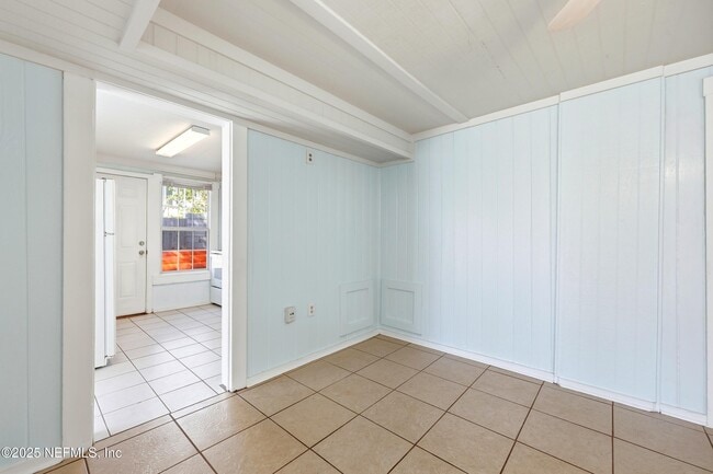 Building Photo - 228 Oleander St