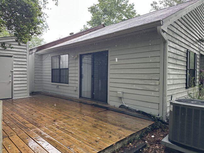 Building Photo - 2400 Talco Hills Dr