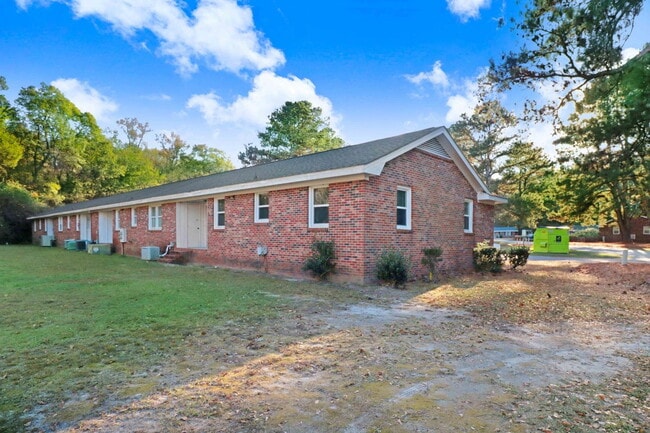 Building Photo - 2 BR | 1 BA Apartment - Scott Hills Apts in Goldsboro *Trash/Water/Lawn Care Included*