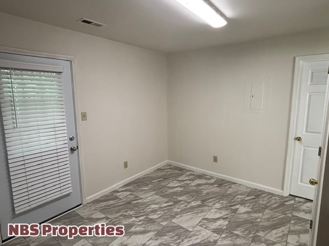 Building Photo - 2905 Colt Dr NE