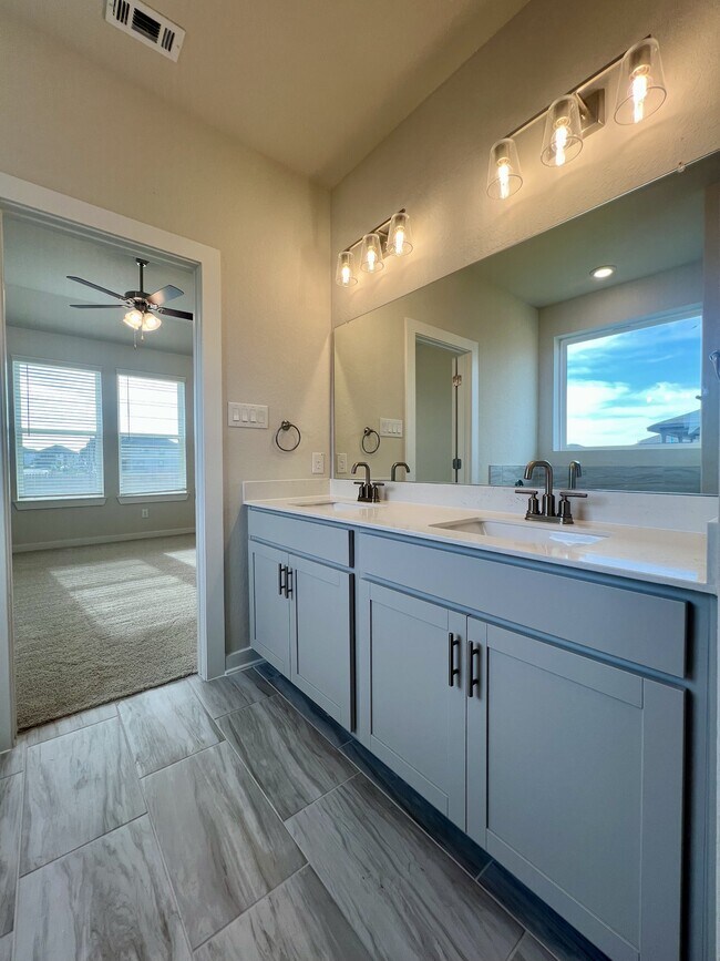 Building Photo - 14426 Daphne Bnd