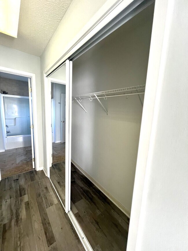 Building Photo - COMING SOON! 3 BR/2bath/Carport/Fenced Yard/ No carpet Odgen location. One level home, Beautiful ...