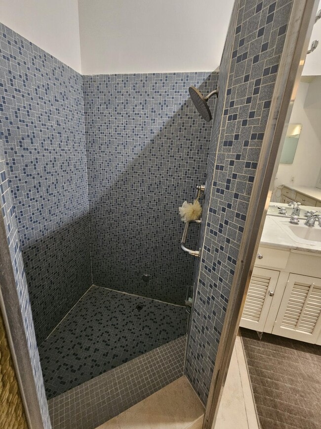 Building Photo - 37800 Da Vall Dr