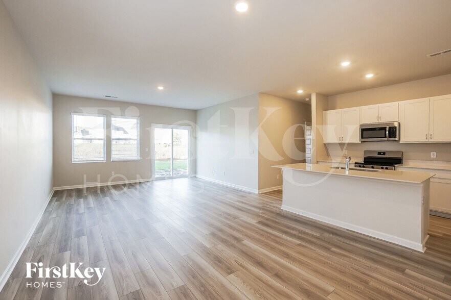 Building Photo - 877 Moray Ln