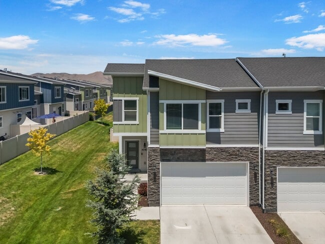 Building Photo - Stunning Row End Townhome In Great Location!