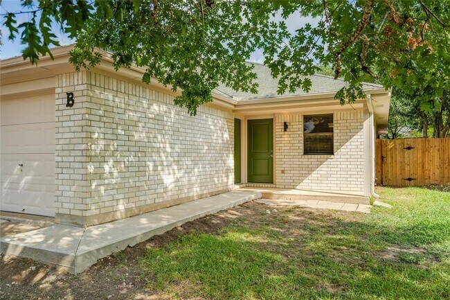 Building Photo - 8110 Willet Trail