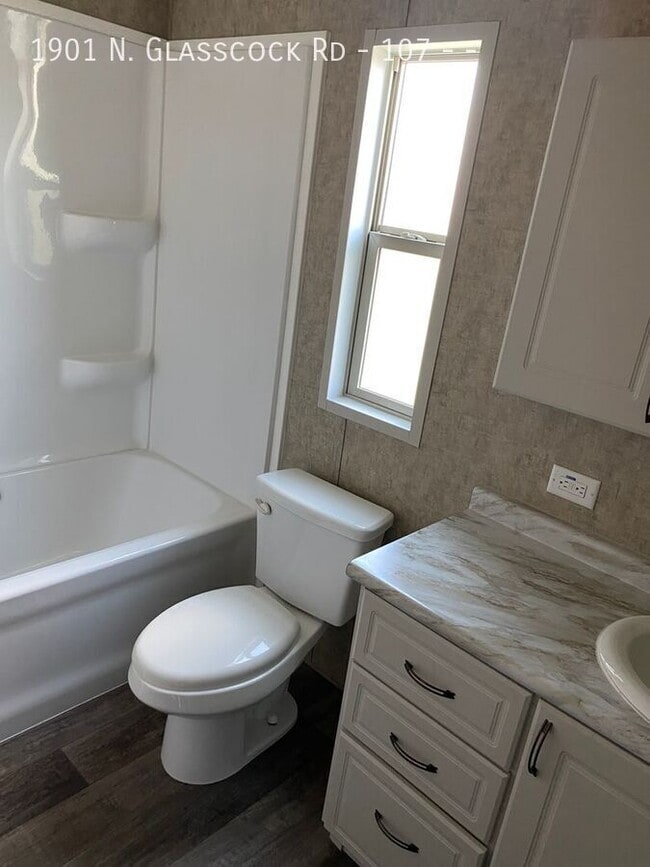 Building Photo - 1901 N Glasscock Rd