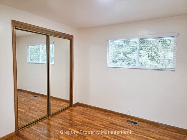 Building Photo - 4908 Dogwood Dr