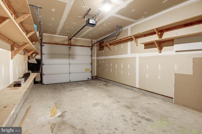 Building Photo - 12050 Edgemere Cir