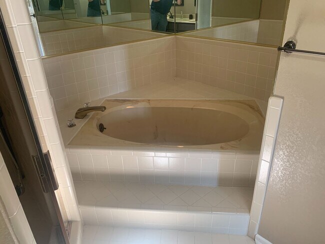 Building Photo - *COMING SOON!* 2 Bedroom Garden Style Villa Home In A Prime Location – Near Shopping & Dining!