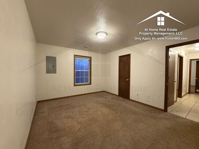 Building Photo - Sabre Circle 497–499 Duplex