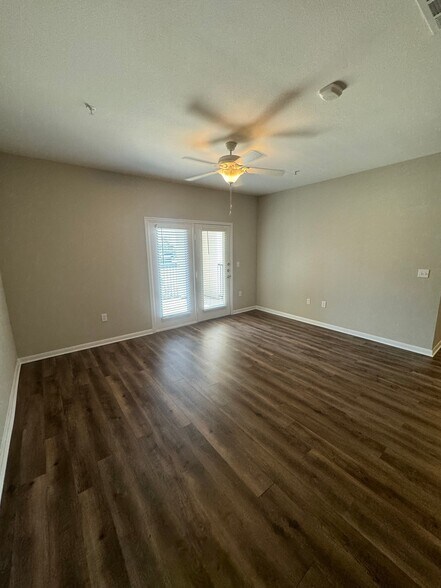 Building Photo - 450 Houston Ridge Dr