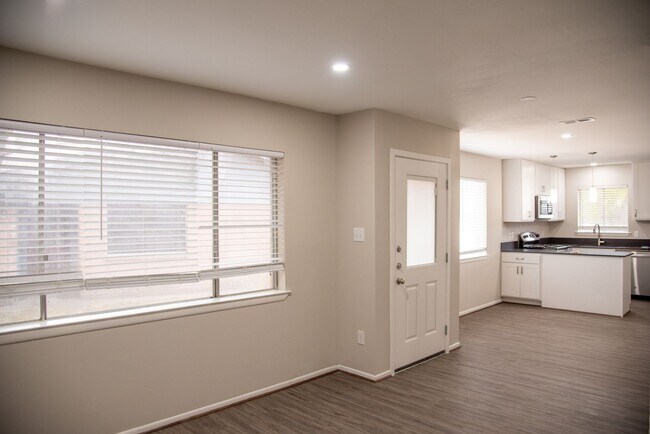 Building Photo - 1701TP