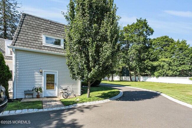 Building Photo - 485 Sycamore Ave