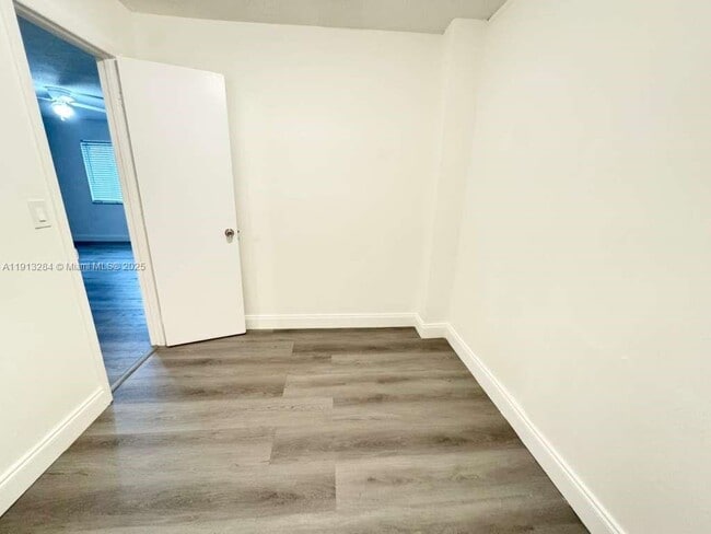 Building Photo - 405 SE 23rd Ave