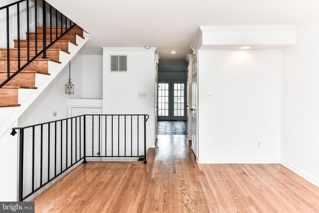 Building Photo - 1460 N Quinn St