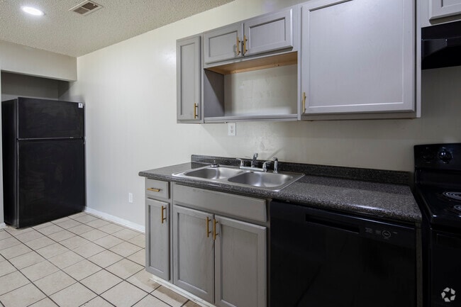 1BR, 1BA - 600SF - Kitchen - Redstone Garden Apartments
