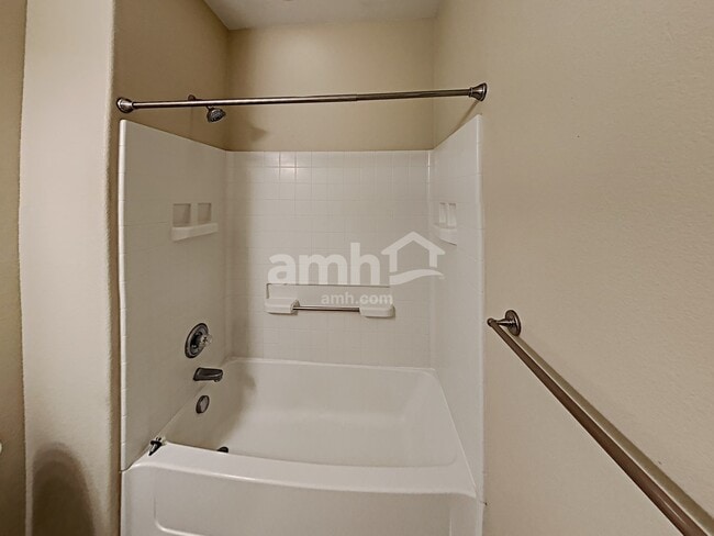 Building Photo - 5067 Sparrow Way