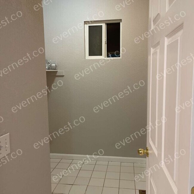 Building Photo - 8956 Goosander Way