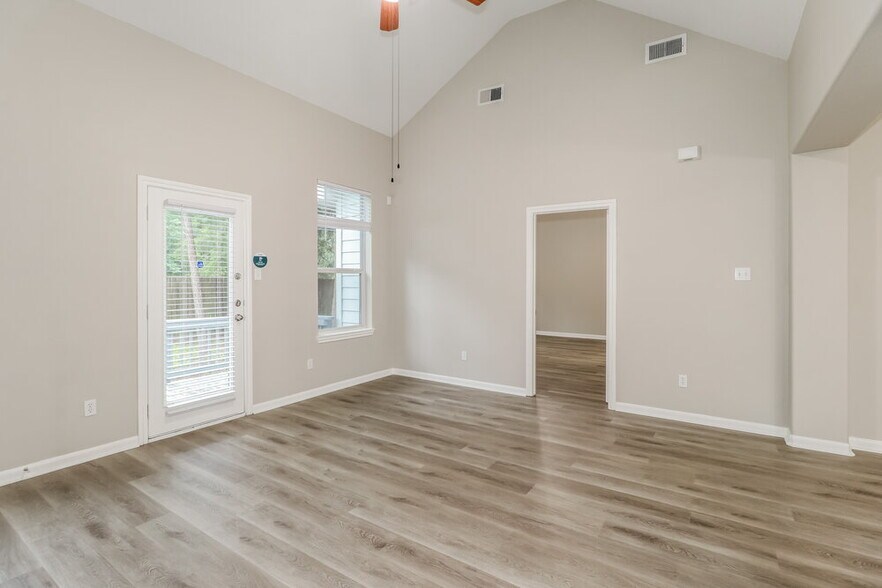 Building Photo - 999 Arbor Way