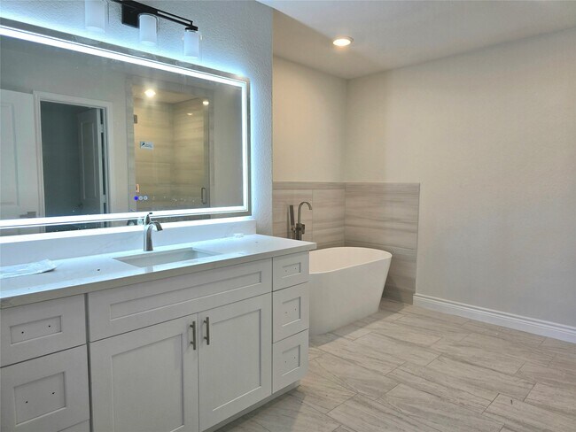 Building Photo - 12969 Centaurus Ct