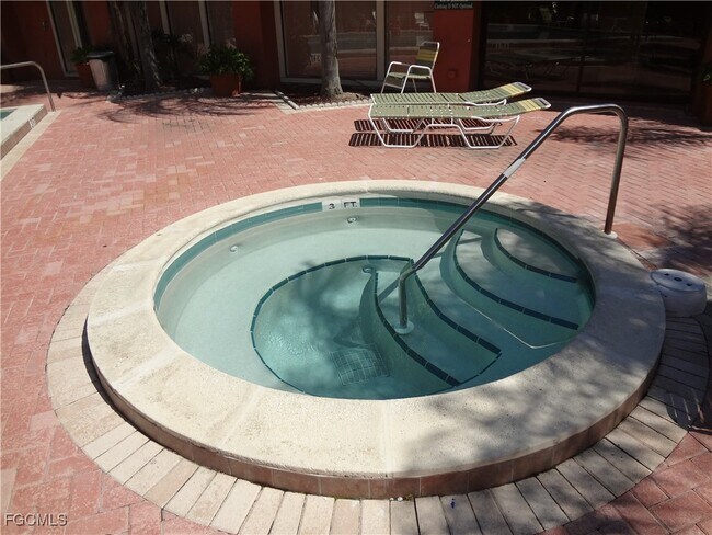 Building Photo - 2885 Winkler Ave