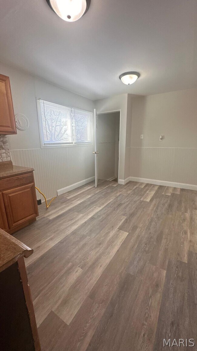 Building Photo - 3437 Elmhurst Dr