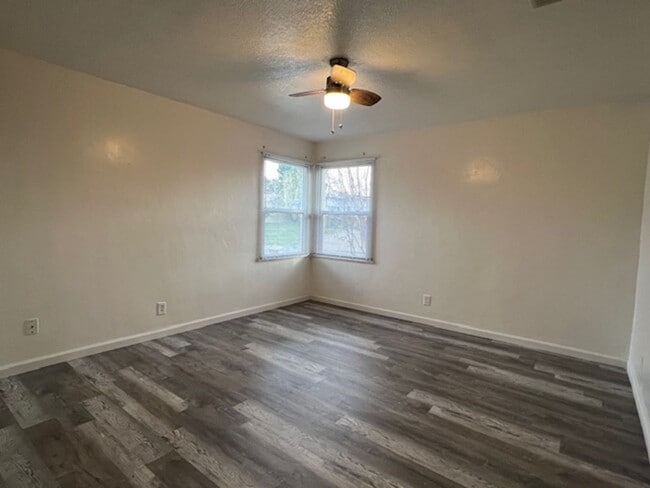 Building Photo - 2512 Edwards Ave