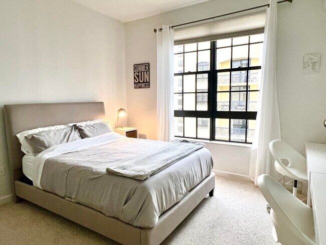 Building Photo - 801 S Olive Ave