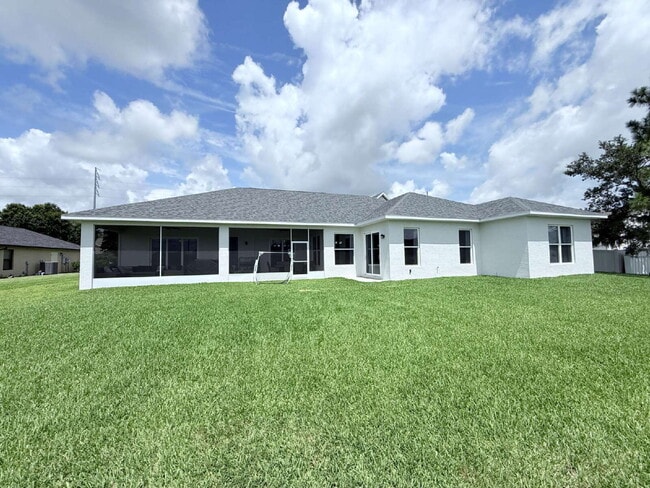 Building Photo - 5 Bedroom and 6 Bathroom, Lake view House