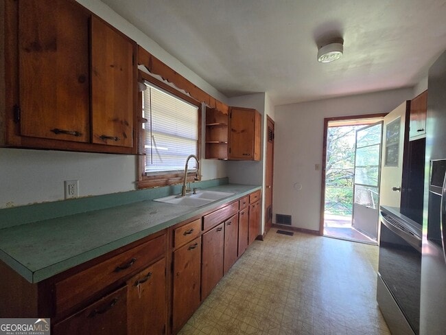 Building Photo - 677 Shellnut Dr