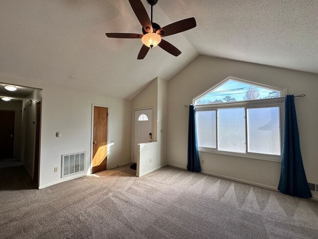 Building Photo - 3 Bed/2 Bath in Harlem, GA with Sunroom & ...