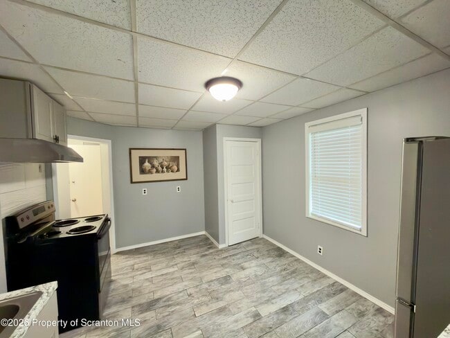 Building Photo - 536 Moosic Rd