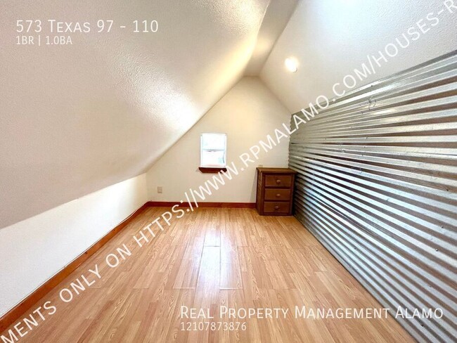 Building Photo - AVAILABLE NOW! 1 Bedroom / 1 Bath Lodge w/...