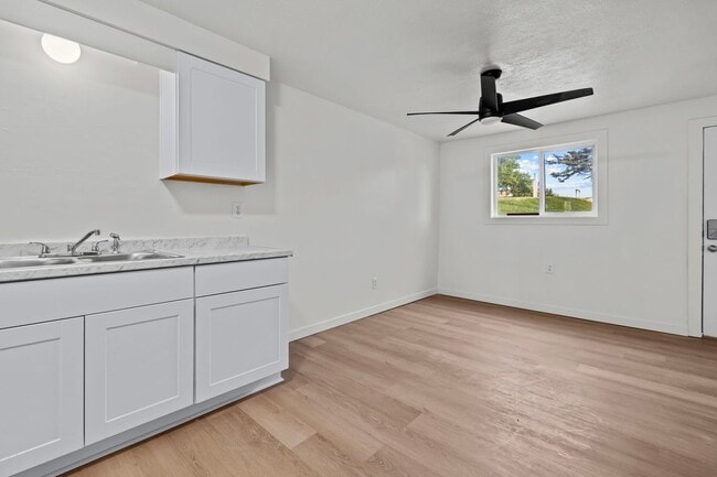 Building Photo - Poplar