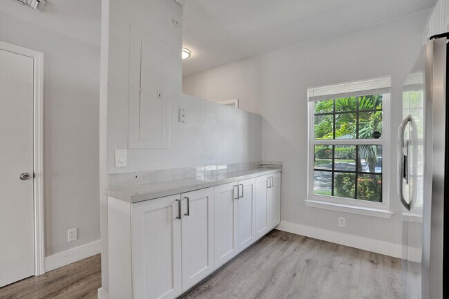 Building Photo - 9913 NW 57th Manor