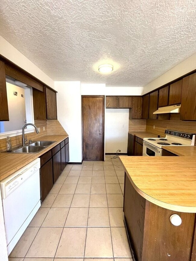 Building Photo - 2 Bed 2 Bath 2 Car Garage in Norman