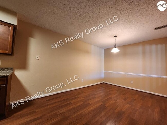 Building Photo - 1108 Chapel Creek Dr