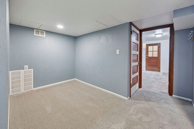 Building Photo - 1318 E Willamette Ave