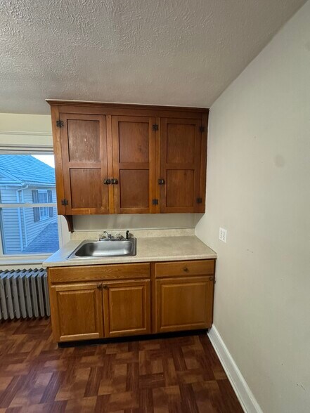 Building Photo - 1169 W Main St