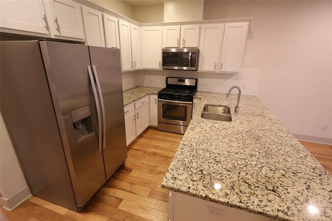 Building Photo - 2101 Town Centre Dr