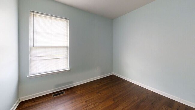 Building Photo - 3 Bedrooms 3 Bathroom Townhome