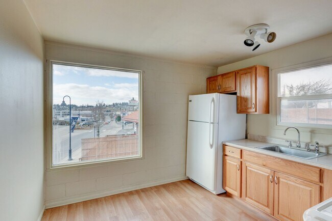 Building Photo - 645 SE Fidalgo Ave
