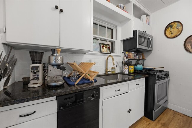 Building Photo - 1028 E 43rd St